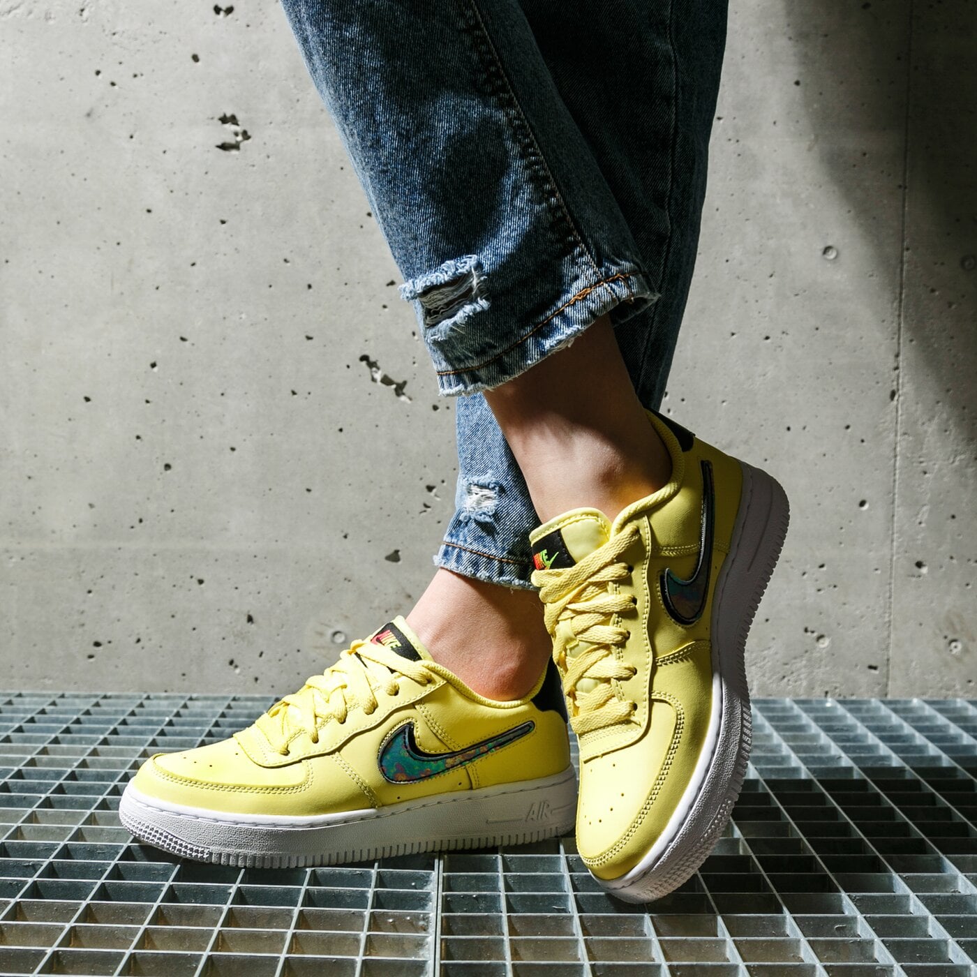 Детски маратонки NIKE AIR FORCE 1 LV8 3 (GS) ar7446-700 цвят жълт