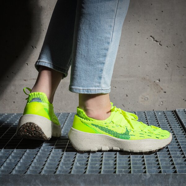 Дамски маратонки NIKE SPACE HIPPIE 04 da2725-700 цвят зелен