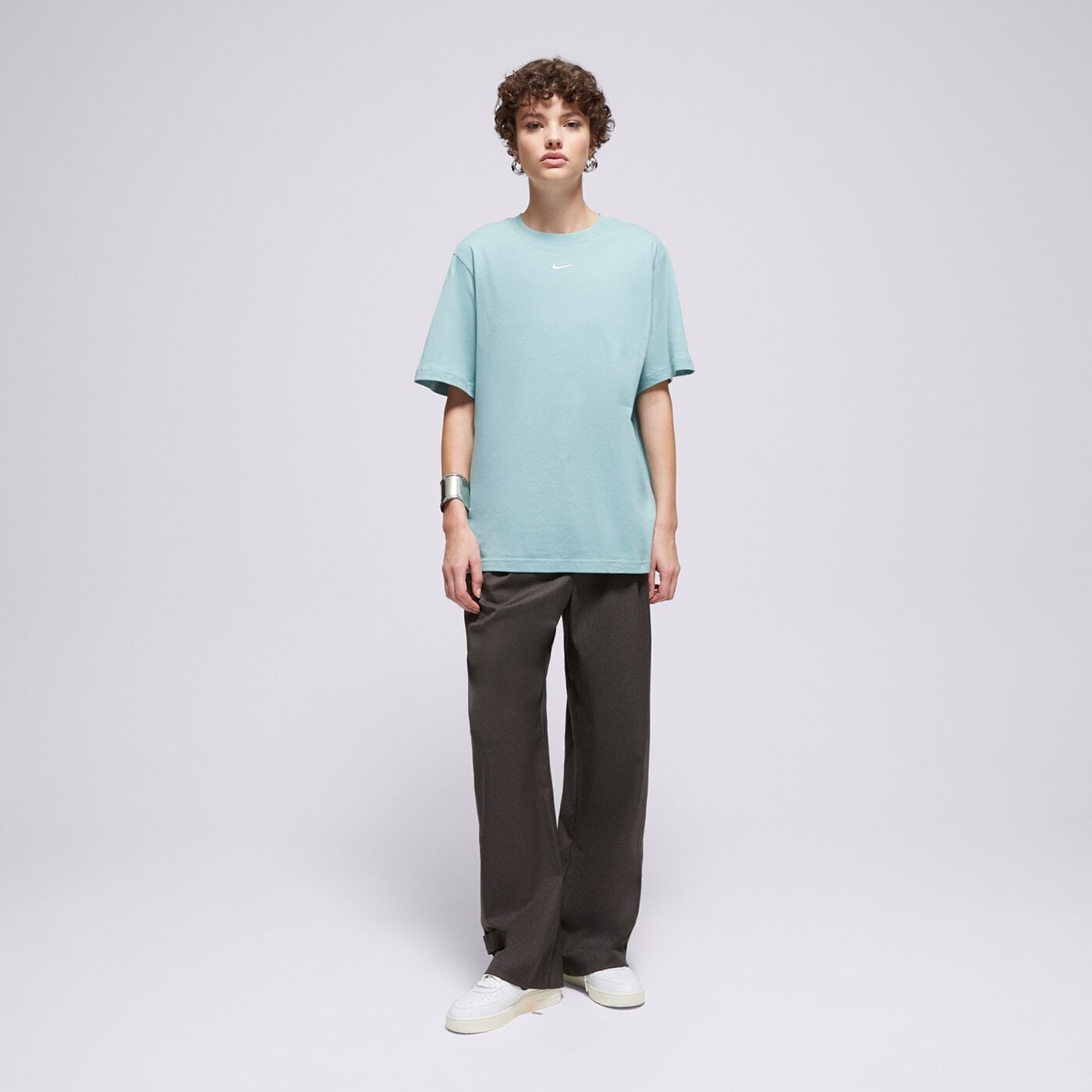 Дамска тениска NIKE ТЕНИСКА W NSW TEE ESSNTL LBR fd4149-017 цвят зелен