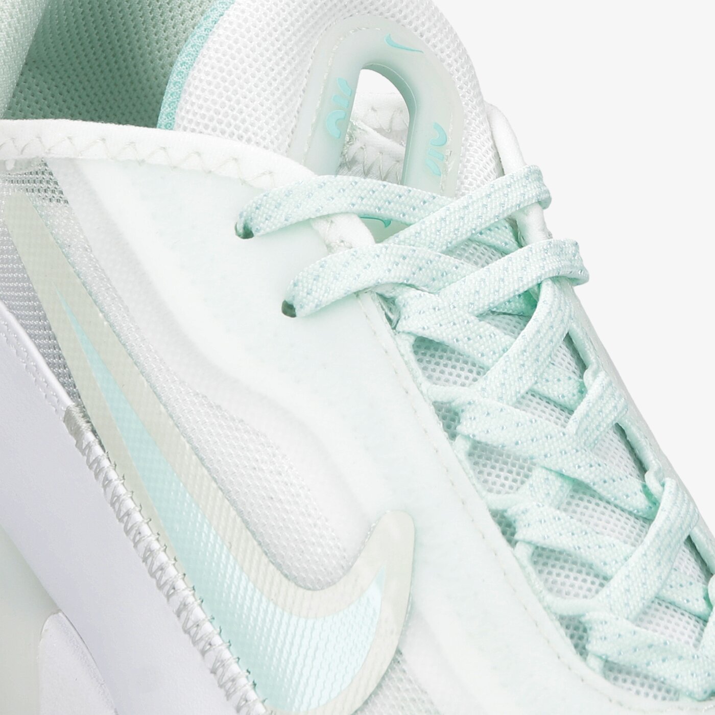 Дамски маратонки NIKE W AIR MAX 2090 dj3029-100 цвят бял