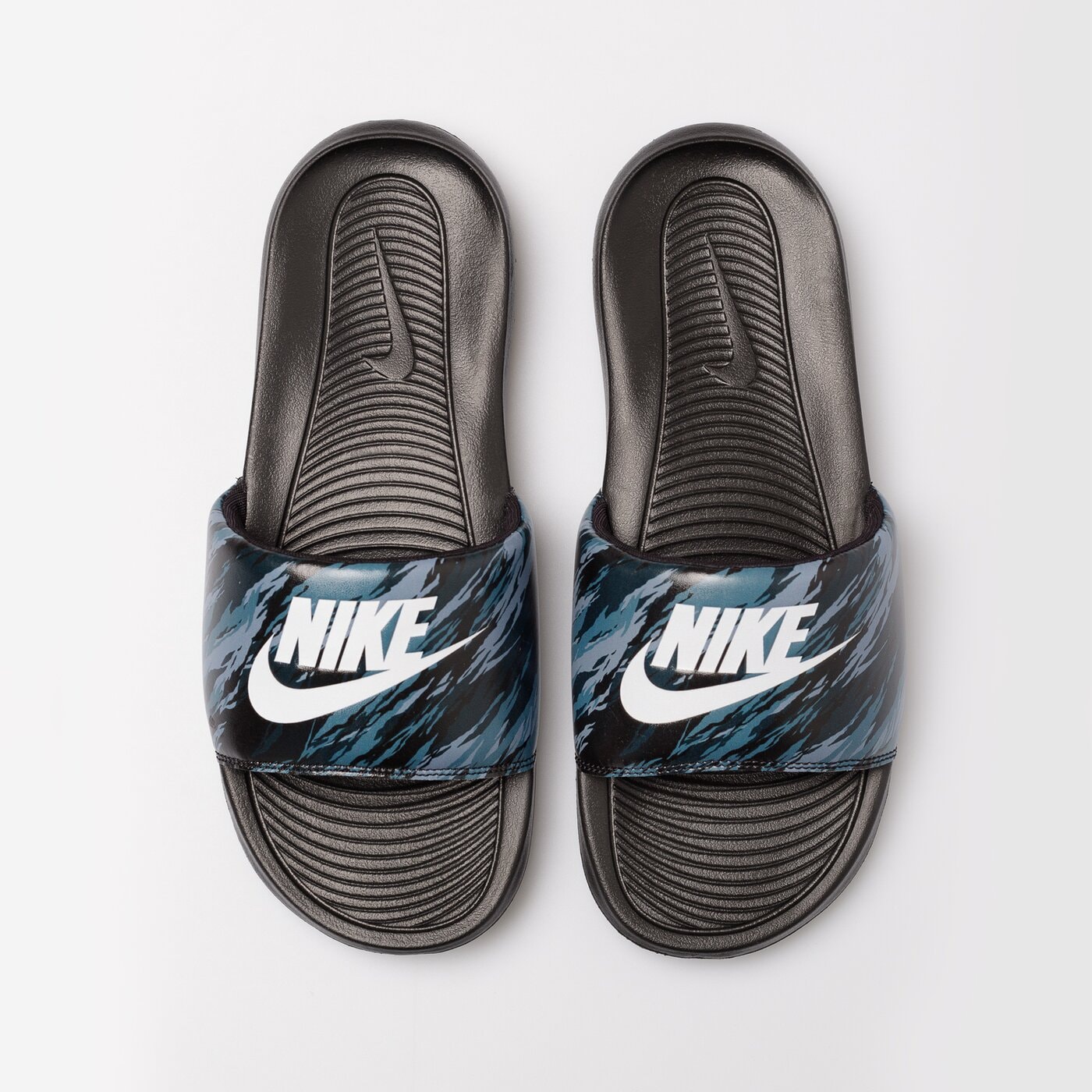 Мъжки чехли и сандали NIKE VICTORI ONE cn9678-009 цвят черен