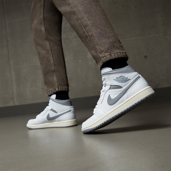 Мъжки маратонки AIR JORDAN 1 MID  554724-135 цвят бял