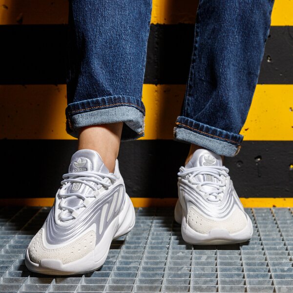 Дамски маратонки ADIDAS OZELIA W h04269 цвят бял