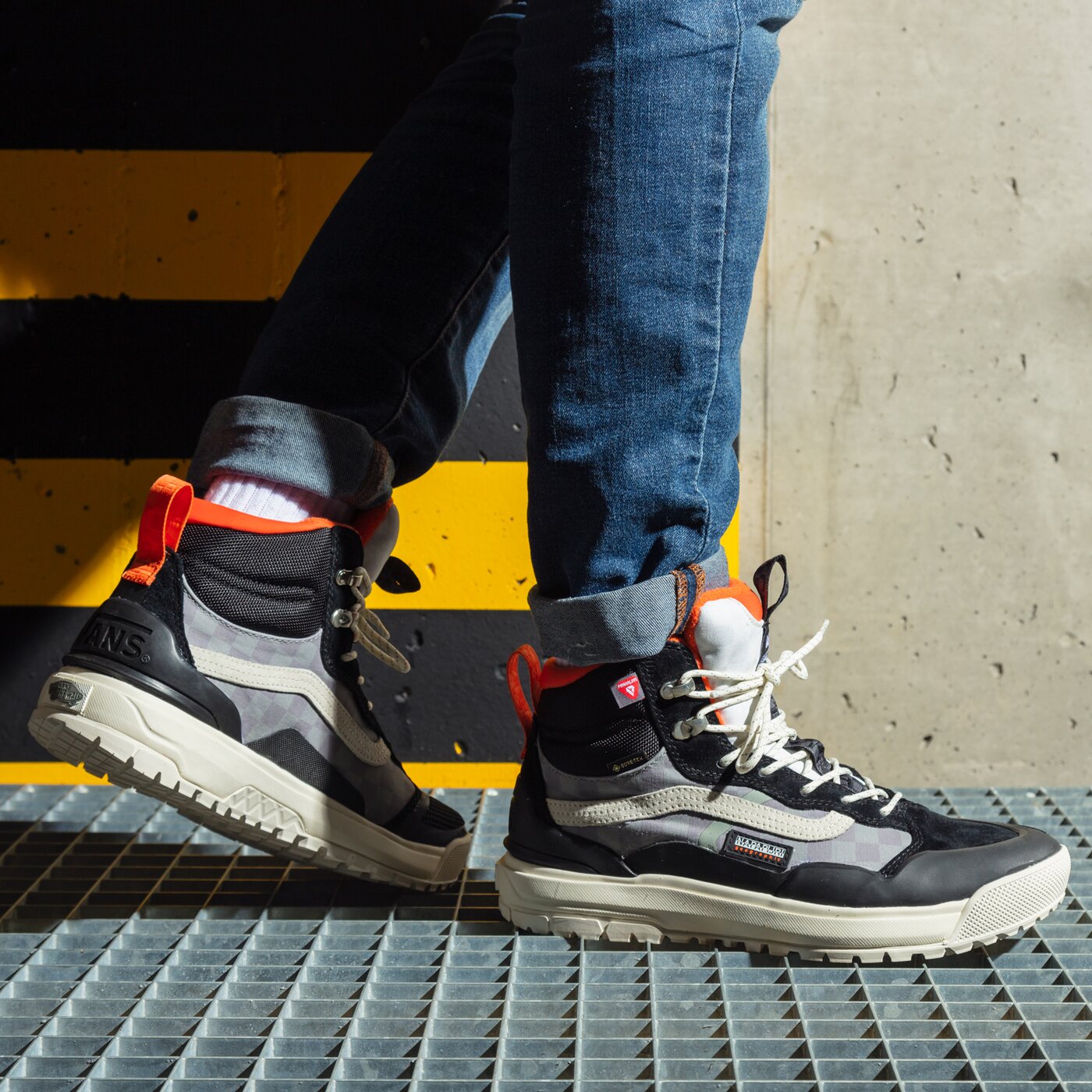 Мъжки маратонки VANS ULTRARANGE EXO HI GORE-TEX MTE-2 vn0a5kxwa6y1 цвят черен