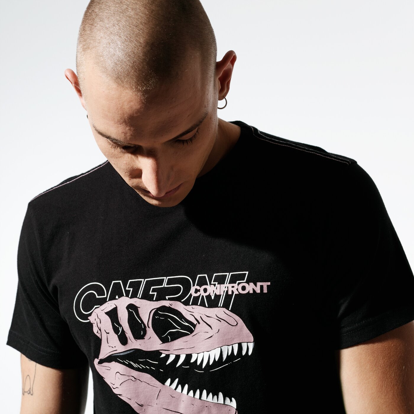 Мъжка тениска CONFRONT ТЕНИСКА DINO BLK TEE cf39tsm63001 цвят черен