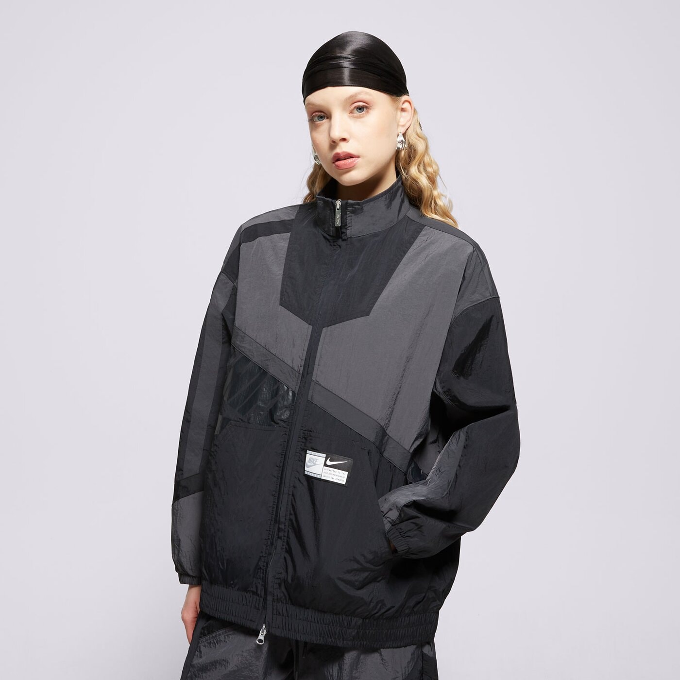 Дамско преходно яке NIKE ЯКЕ W NSW STREET WVN JKT hj0176-060 цвят черен