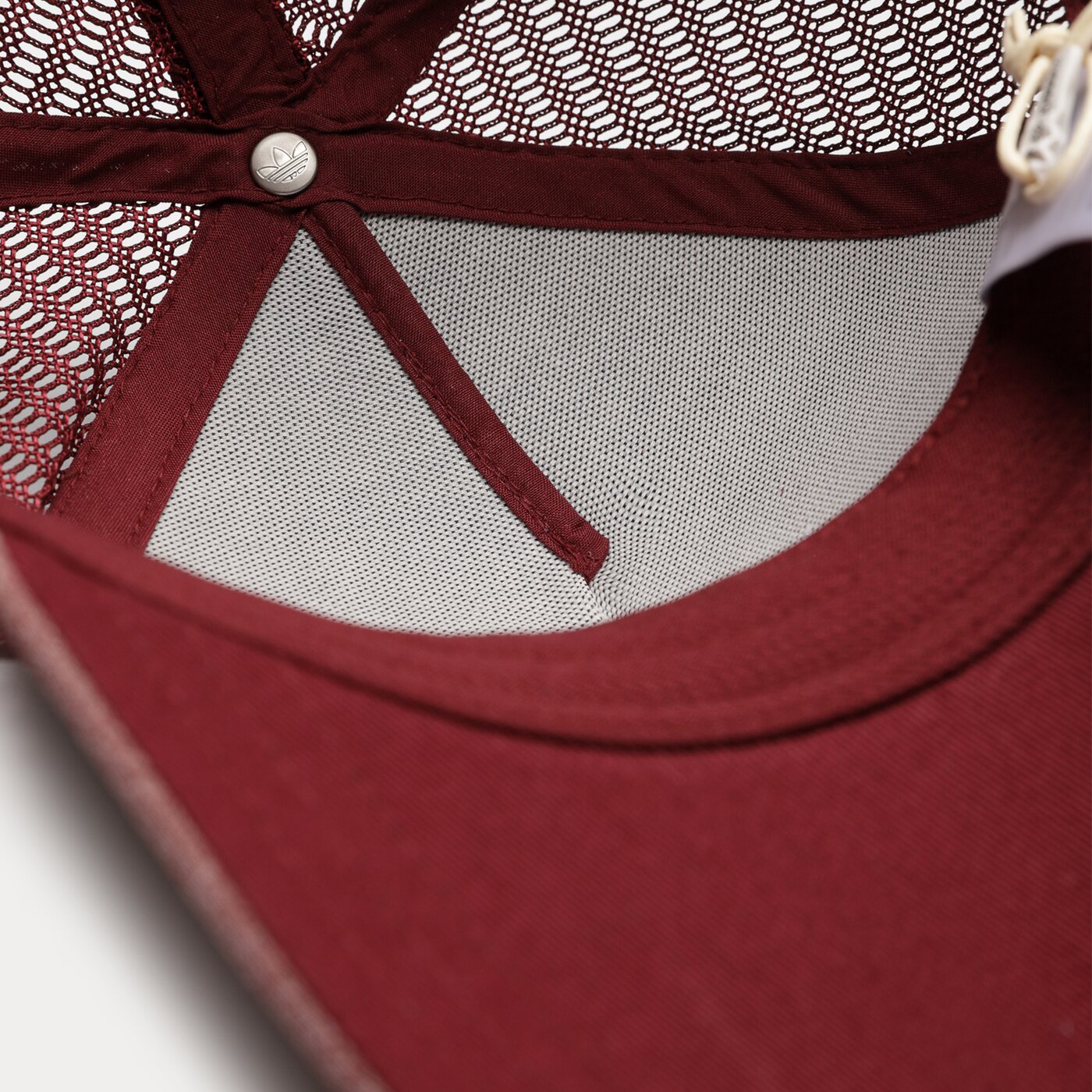 Мъжка шапка с козирка ADIDAS ШАПКА CURVED TRUCKER ic0022 цвят бордо