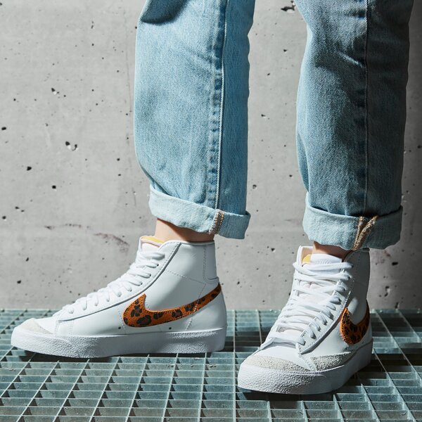 Дамски маратонки NIKE BLAZER MID '77 SE da8736-101 цвят бял
