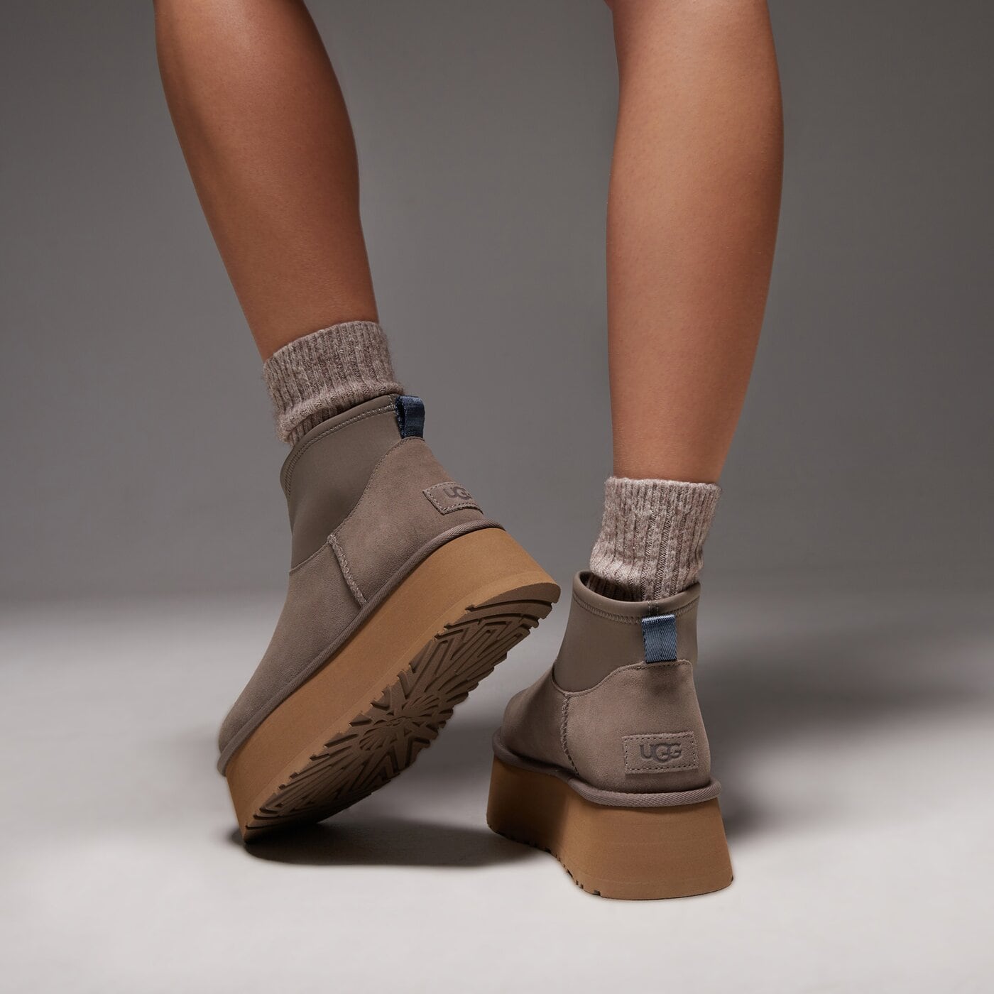 Дамски кежуал UGG W CLASSIC MINI DIPPER 1168170-skp цвят кафяв