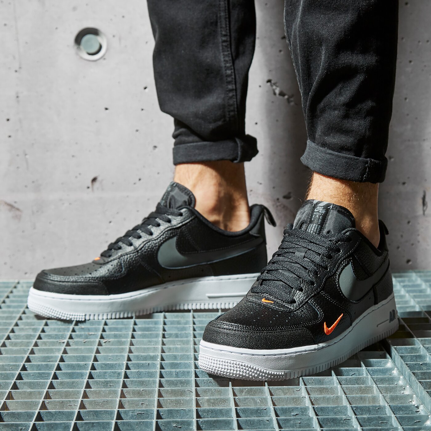 Мъжки маратонки NIKE AIR FORCE 1 LV8 dj6887-001 цвят черен