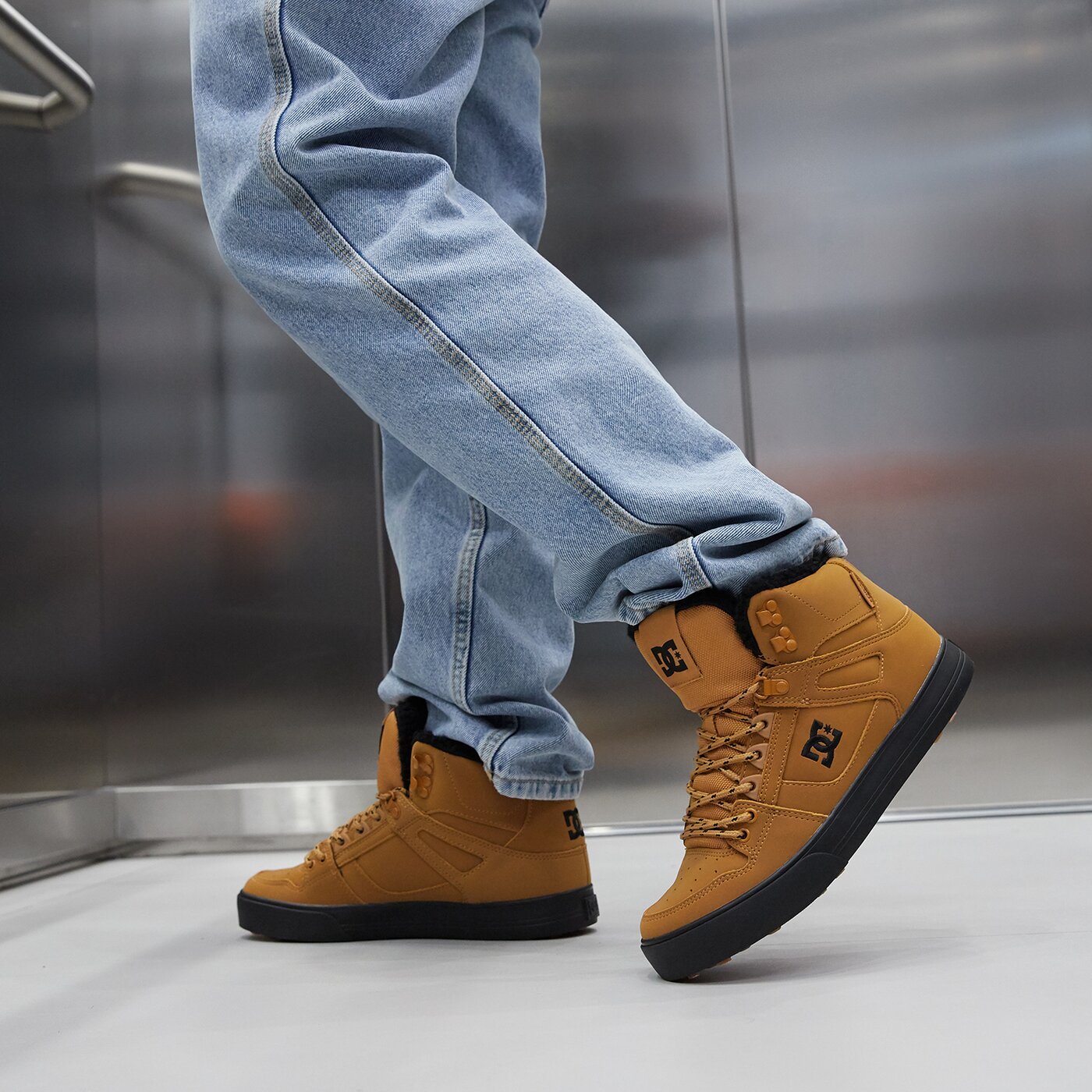 Мъжки зимни обувки DC PURE HIGH-TOP WC WNT adys400047wea цвят бежов