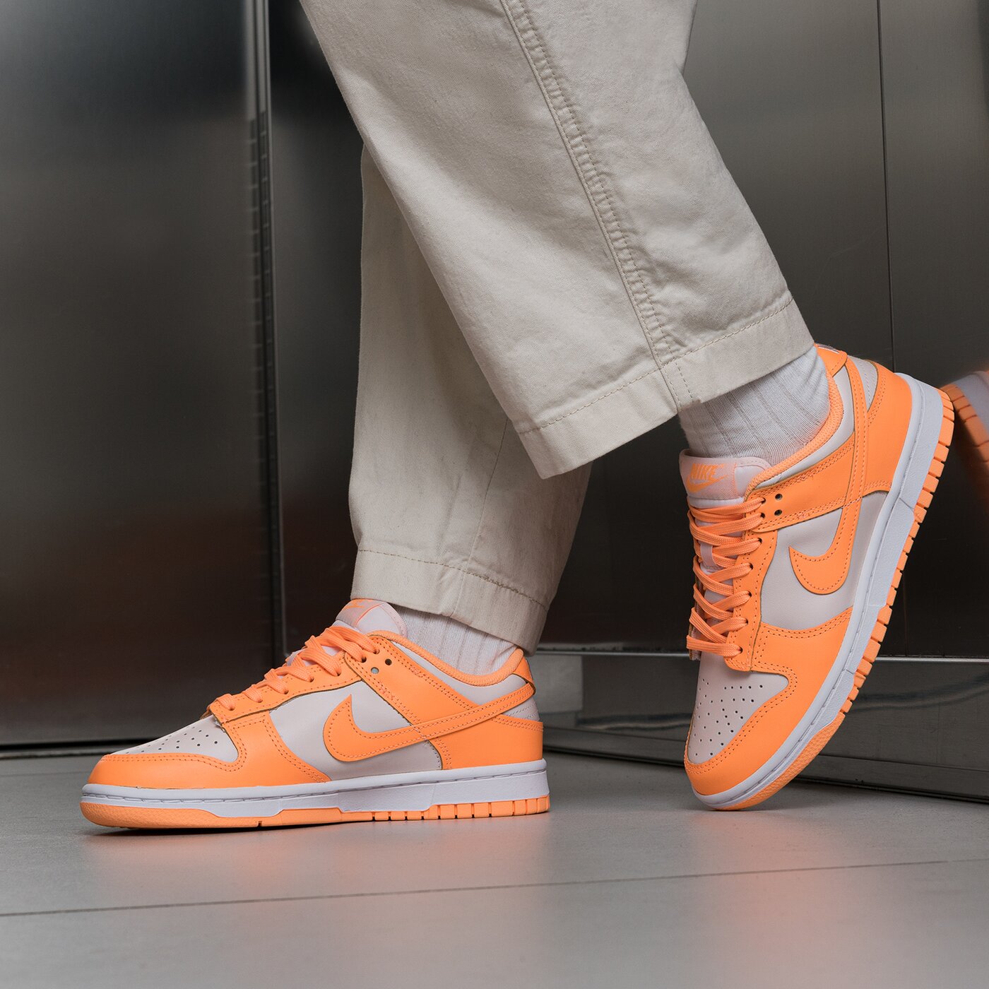 Мъжки маратонки NIKE AIR FORCE 1 '07  dx2667-600 цвят розов