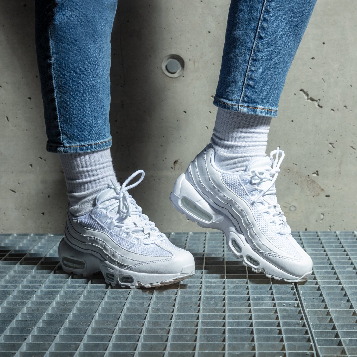 Дамски маратонки NIKE AIR MAX 95 ESSENTIAL  dh8015-100 цвят бял