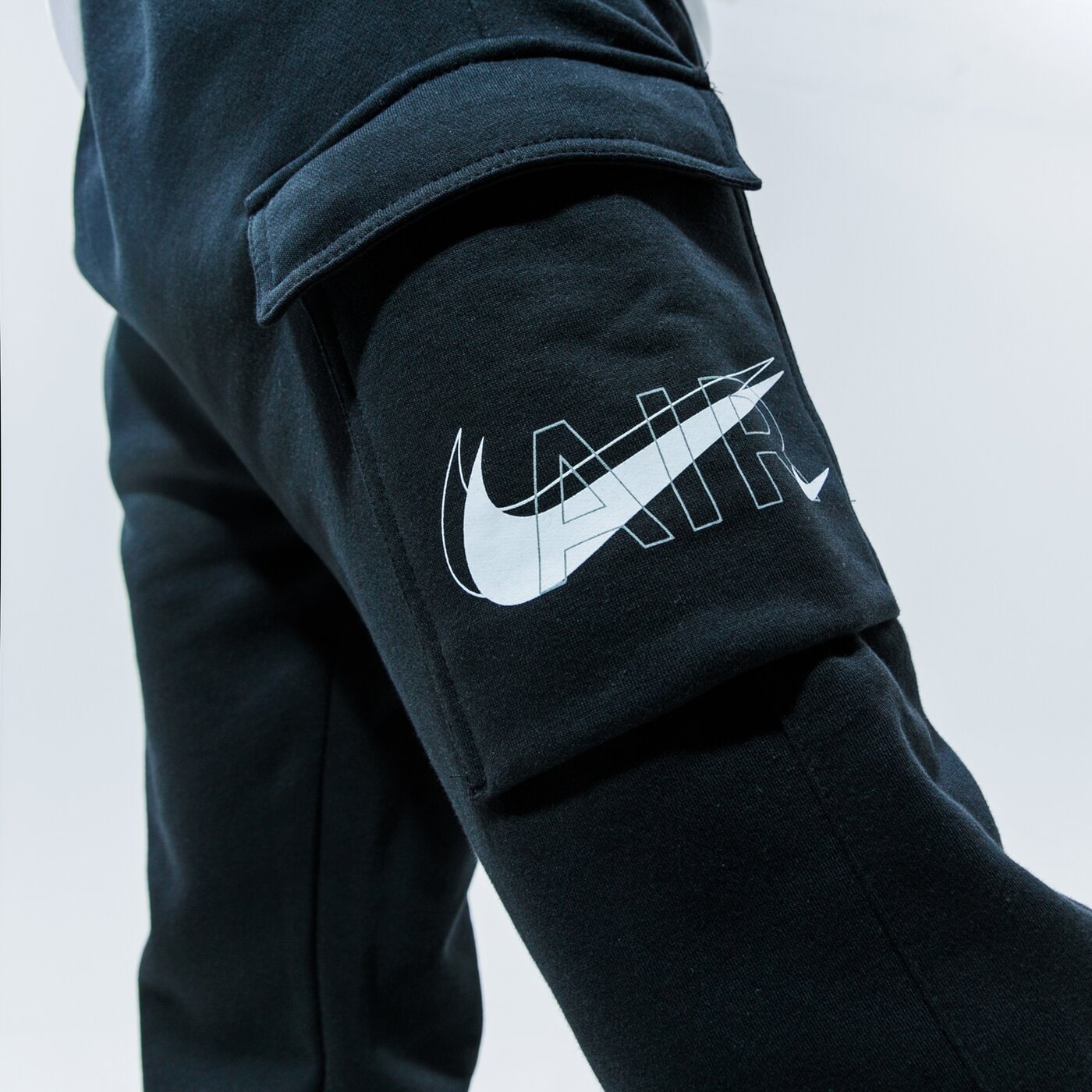 Мъжки панталони NIKE ПАНТАЛОНИ M NSW PANT CARGO AIR PRNT PACK dd9696-010 цвят черен