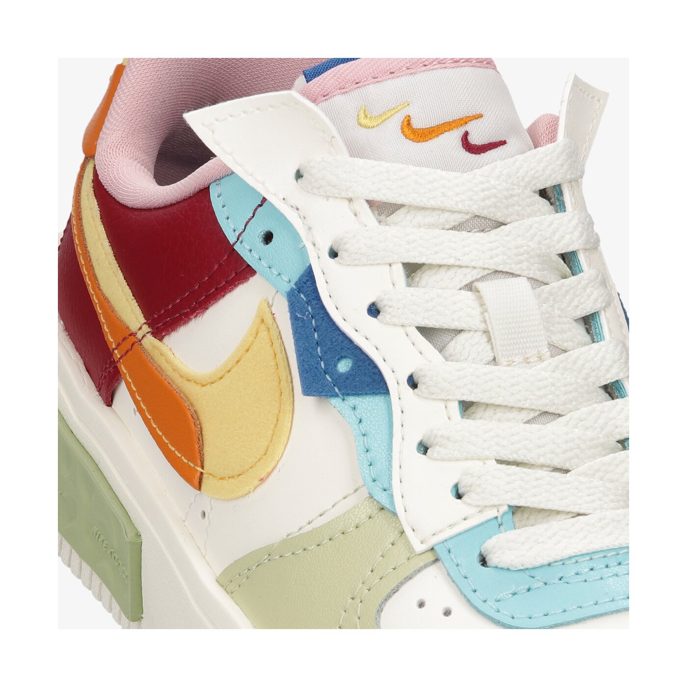 Дамски маратонки NIKE WMNS AIR FORCE 1 FONTANKA do6719-100 цвят многоцветен