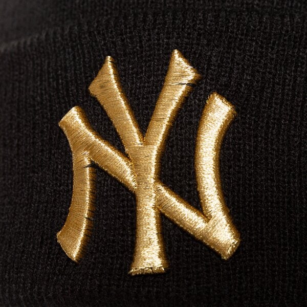 Дамска зимна шапка NEW ERA ЗИМНА ШАПКА WMNS METALLIC KNIT NYY BLK NEW YORK YANK 60141816 цвят черен