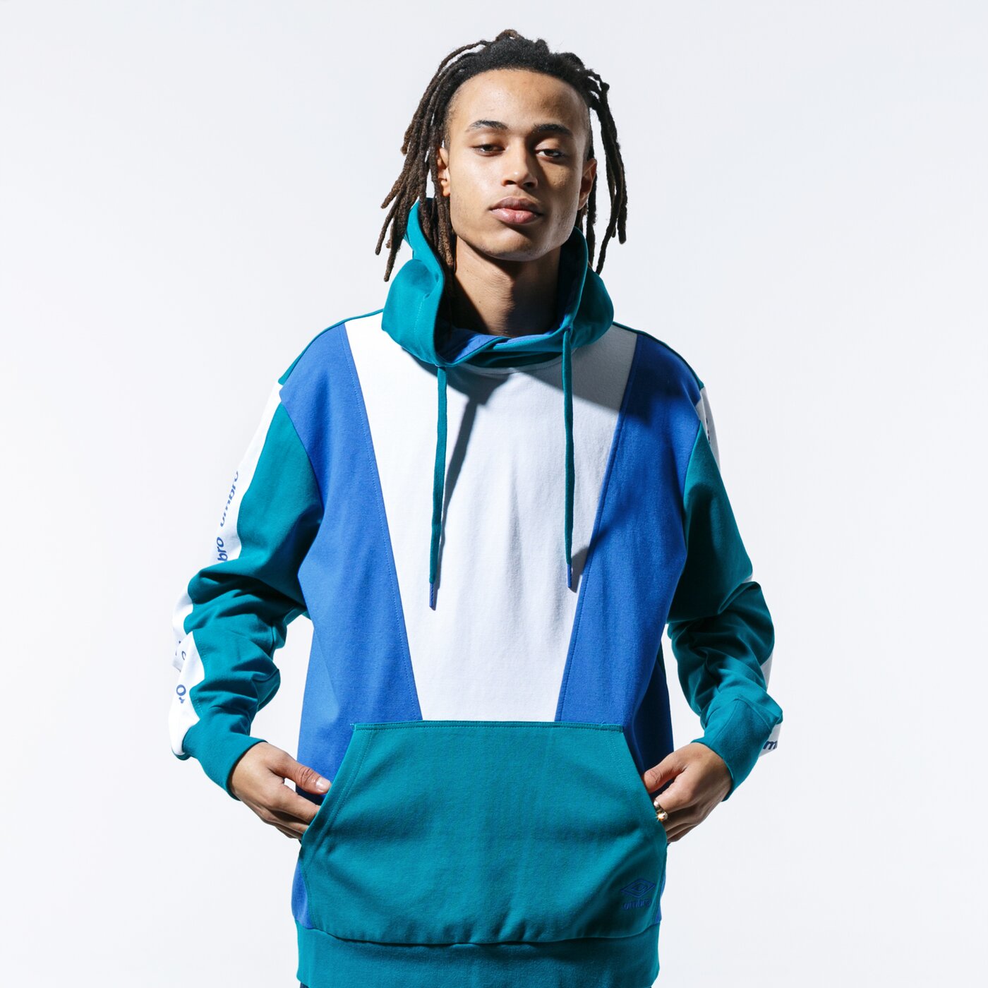 Мъжки суичър UMBRO СУИТЧЪР С КАЧУЛКА RETRO HOODY BLU/WHT/GRN ul39blm81002 цвят зелен
