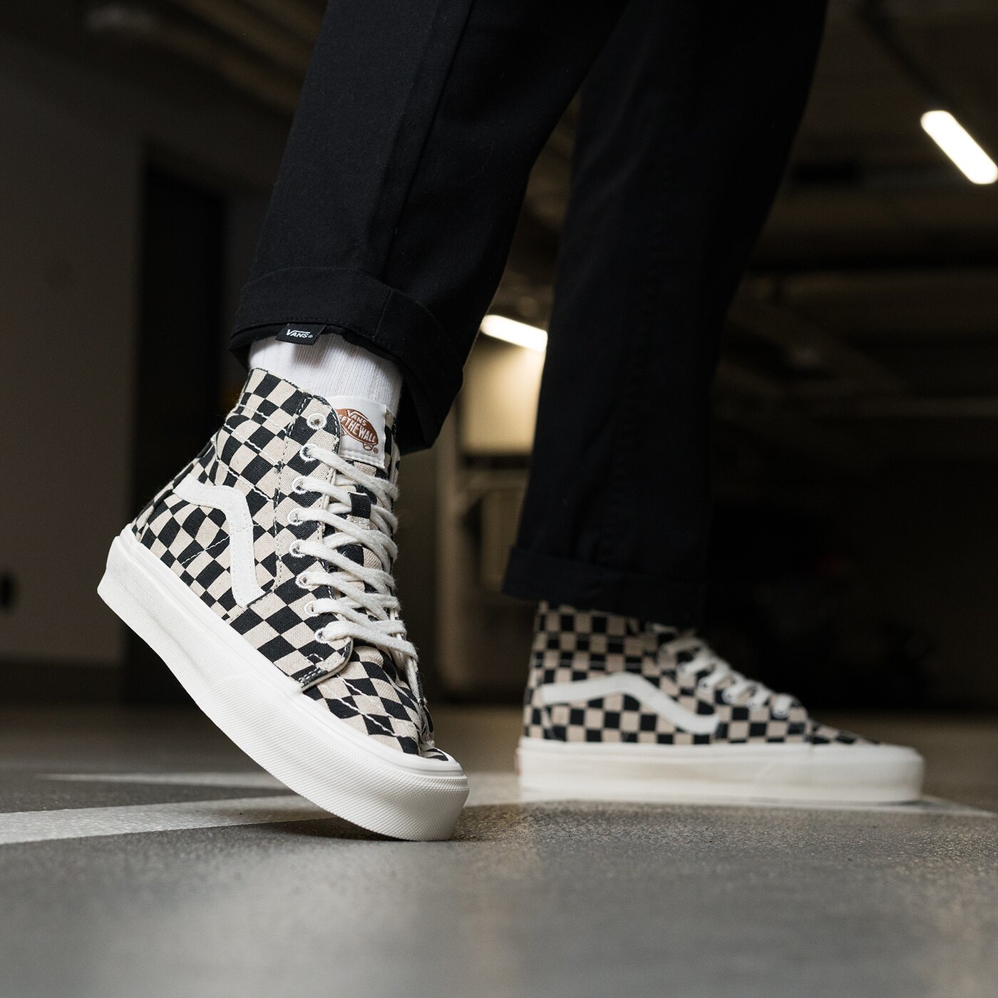 Дамски маратонки VANS UA SK8-HI TAPERED vn0a5kru7051 цвят бял