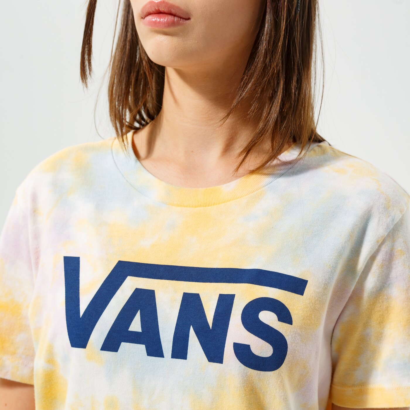 Дамска тениска VANS ТЕНИСКА LOGO WASH CREW vn0a7rsbyre1 цвят многоцветен