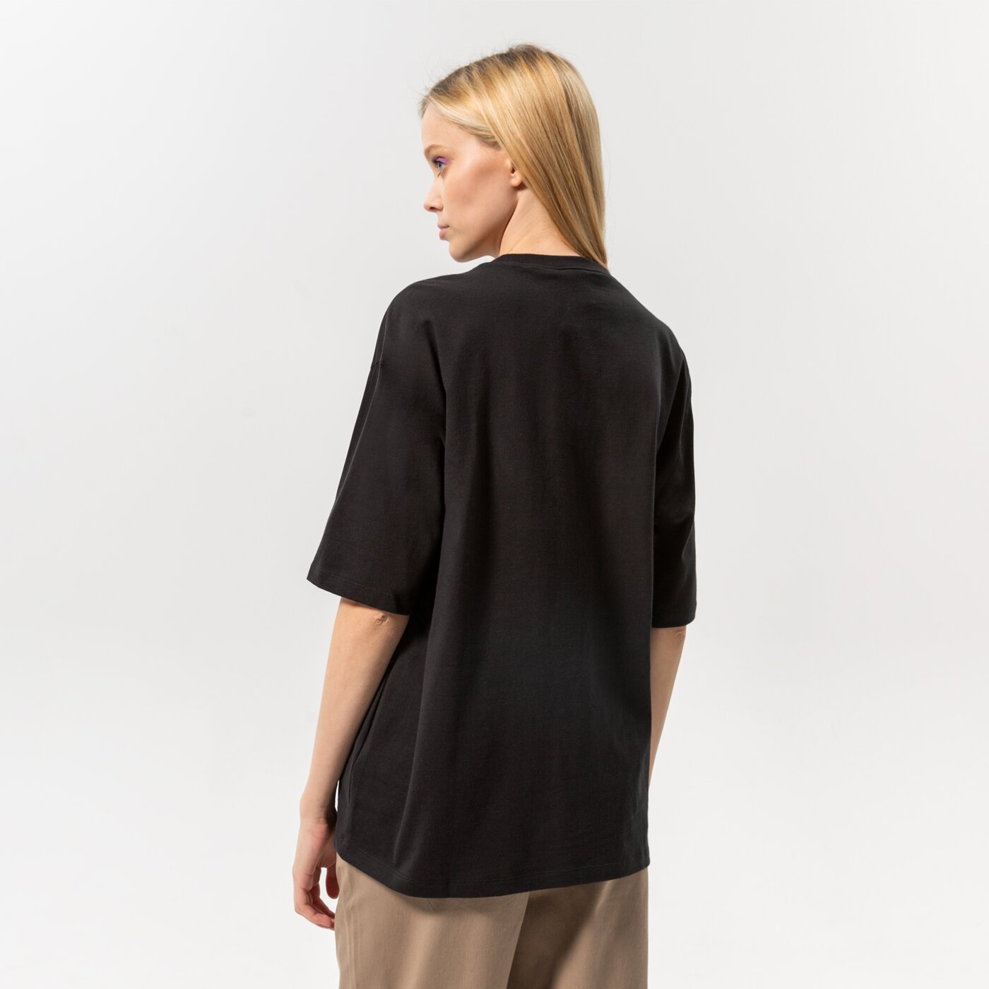 Дамска тениска ADIDAS ESSENTIAL OVERSIZED ТЕНИСКА gn4784 цвят черен