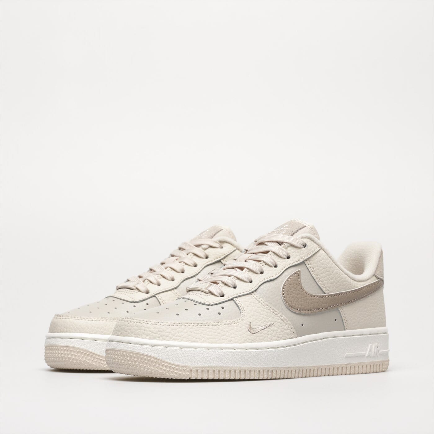 Дамски маратонки NIKE W AIR FORCE 1 LO '07 JDHO  fb8483-100 цвят бежов