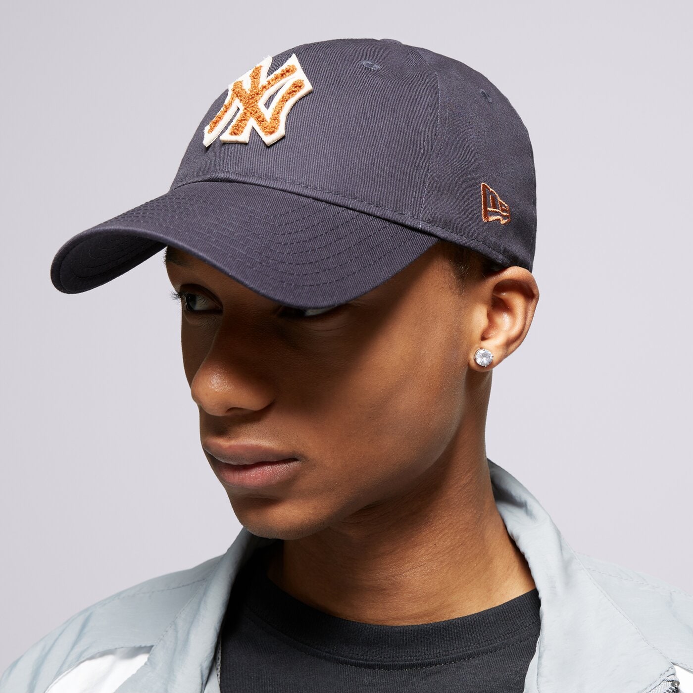 Дамска шапка с козирка NEW ERA ШАПКА BOUCLE 920 NYY NEW YORK YANKEES 60435079 цвят тъмносин