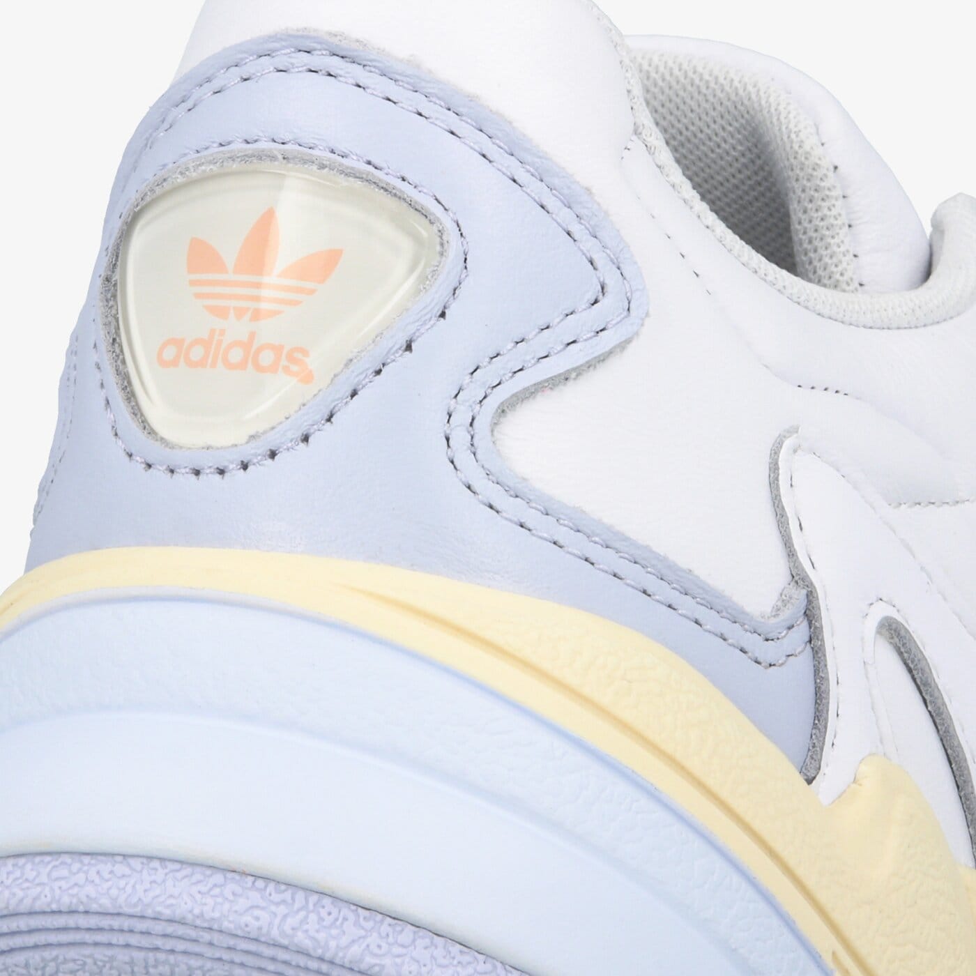 Дамски маратонки ADIDAS FALCON W eg8141 цвят бял