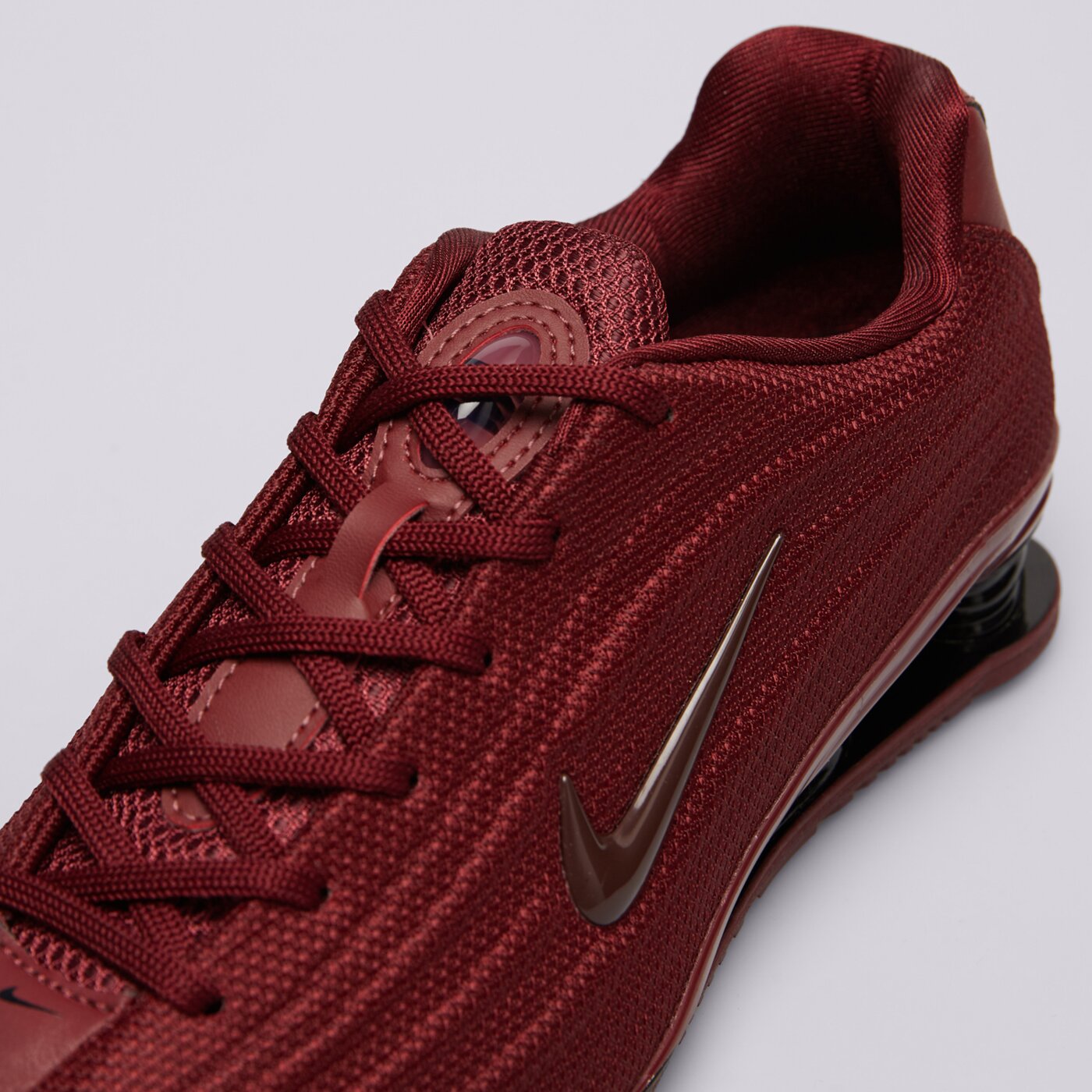 Дамски маратонки NIKE W SHOX Z hq7540-600 цвят бордо