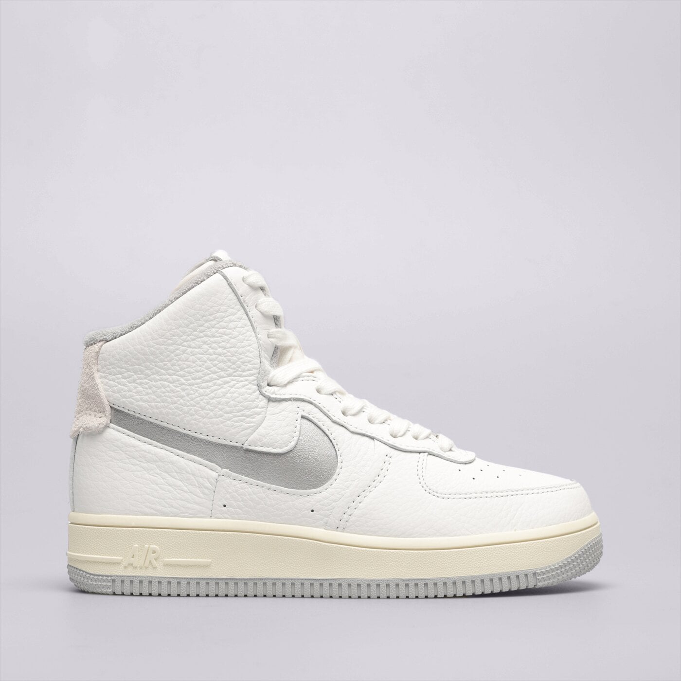 Дамски маратонки NIKE W AF1 SCULPT dc3590-101 цвят бял