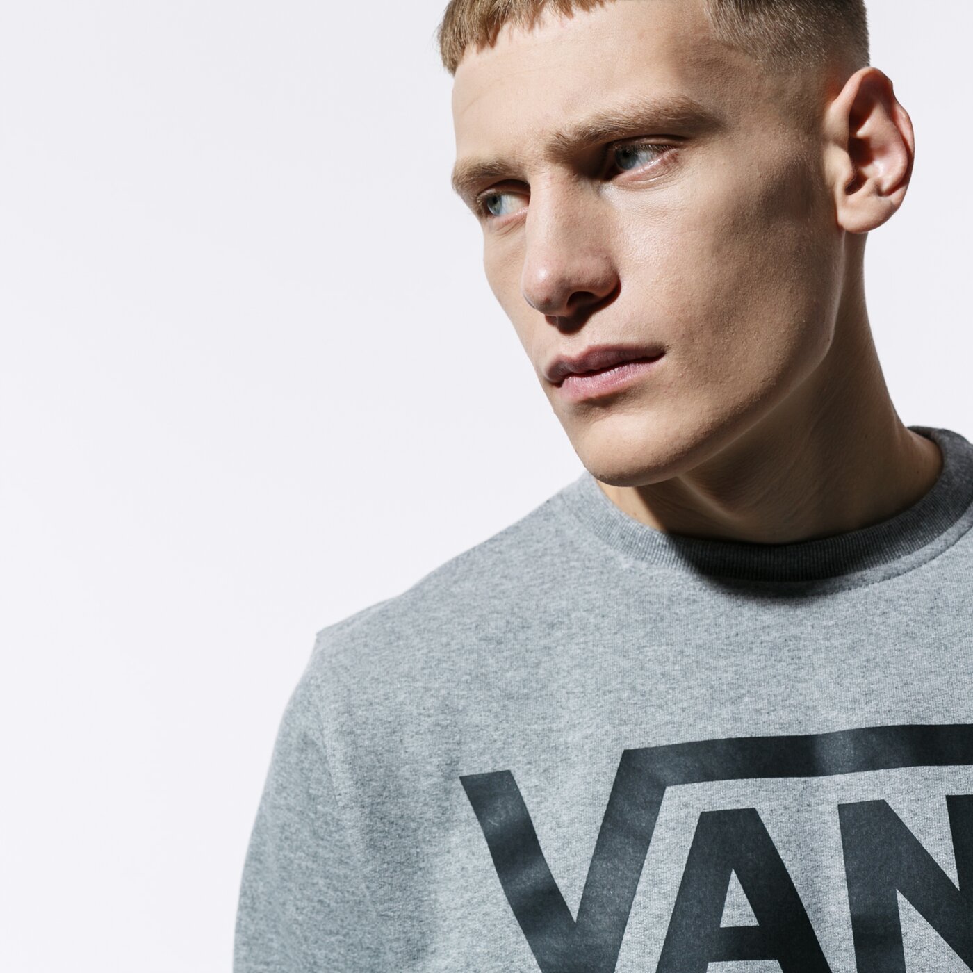 Мъжки суичър VANS СУИТЧЪР VANS CLASSIC CREW II HEATHER/BLACK vn0a456aady1 цвят сив