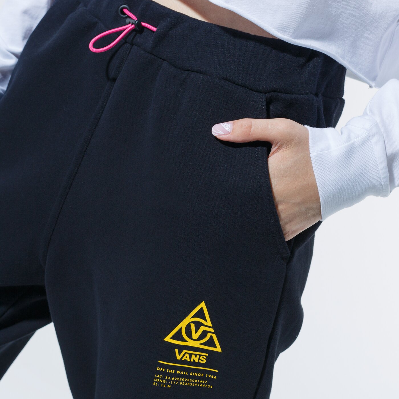 Дамски панталони VANS ПАНТАЛОНИ 66 SUPPLY SWEATPANT vn0a4sd4blk1 цвят черен