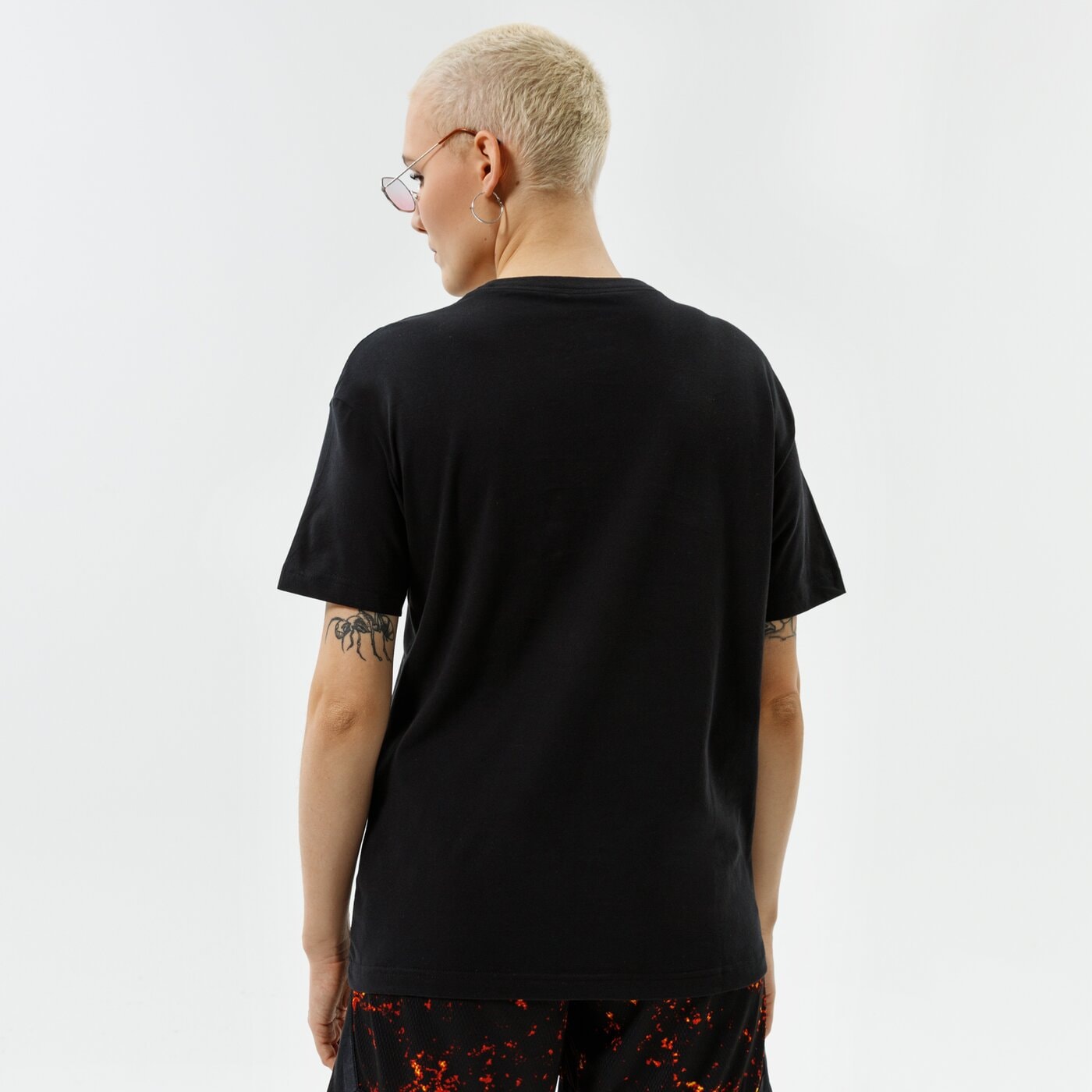 Дамска тениска NIKE ТЕНИСКА W NK DF SSNL SWSH FLY SS TEE NBA dm2552-010 цвят черен