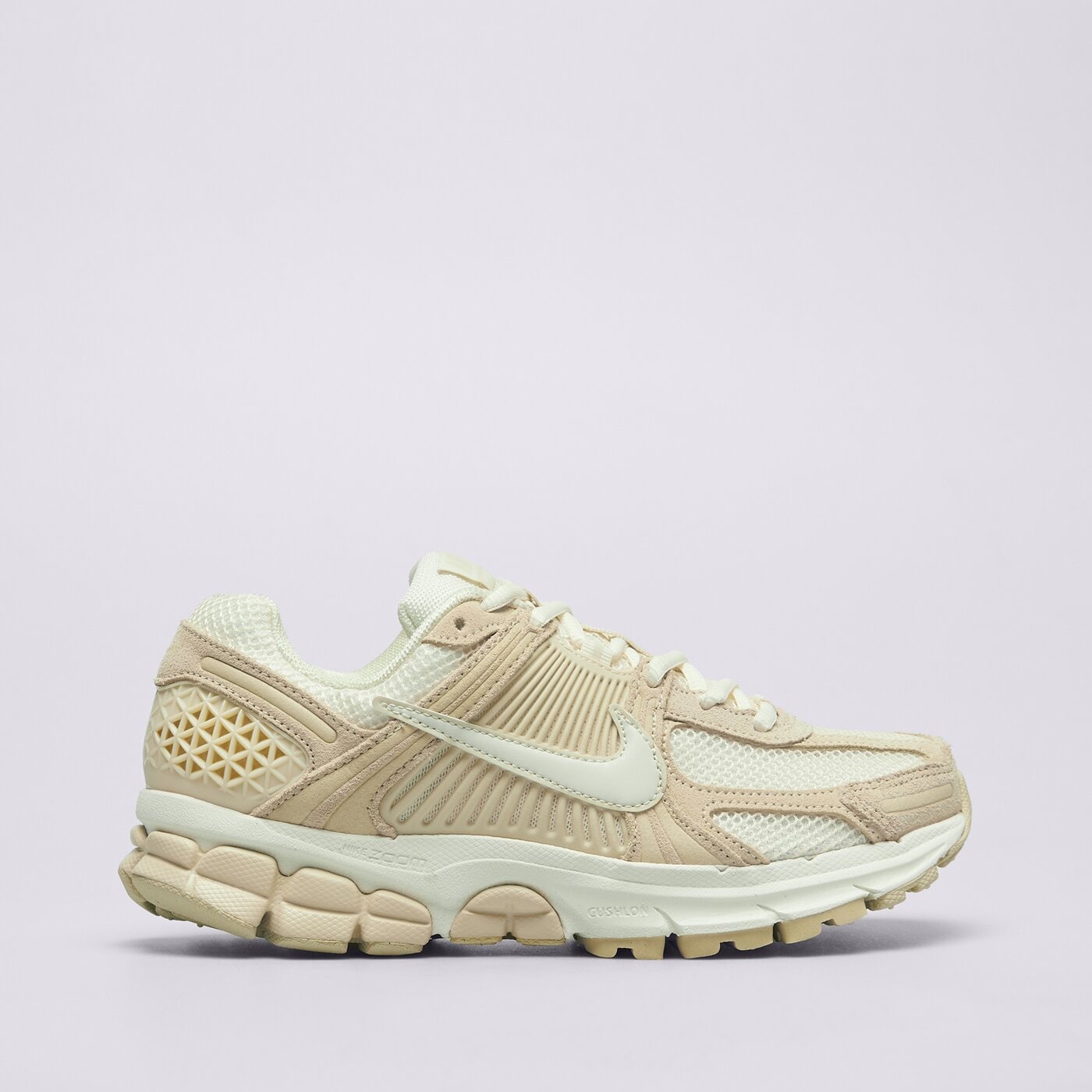 Дамски маратонки NIKE W ZOOM VOMERO 5 hq0458-200 цвят бежов