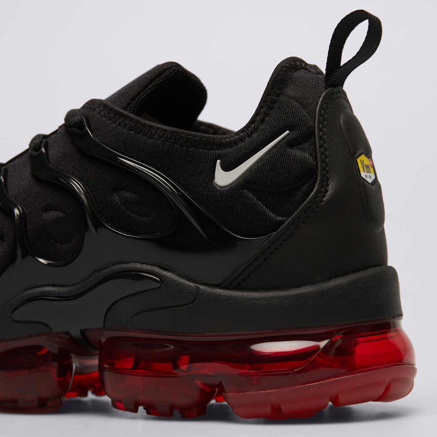 Мъжки маратонки NIKE AIR VAPORMAX PLUS cv1645-001 цвят черен