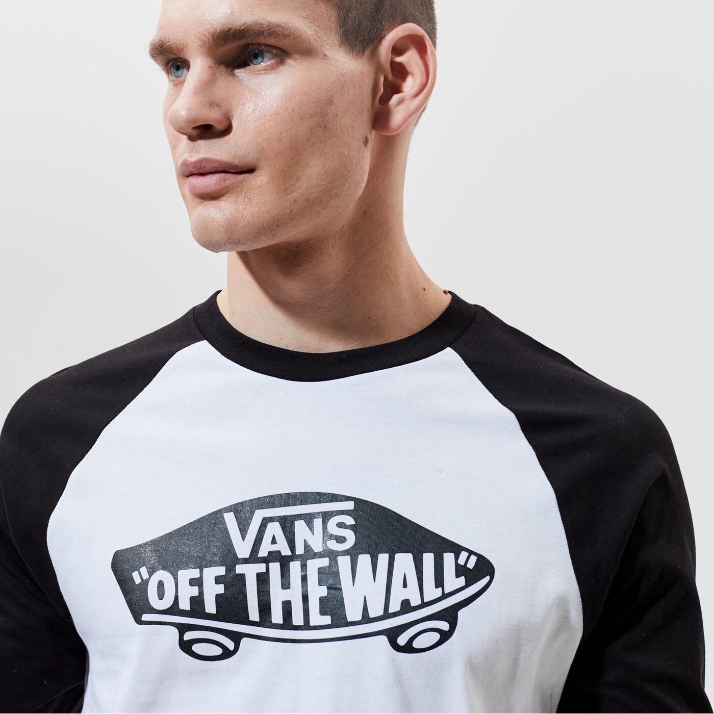Мъжка тениска VANS ТЕНИСКА MN OTW RAGLAN WHITE/BLACK vn000xxmyb21 цвят бял
