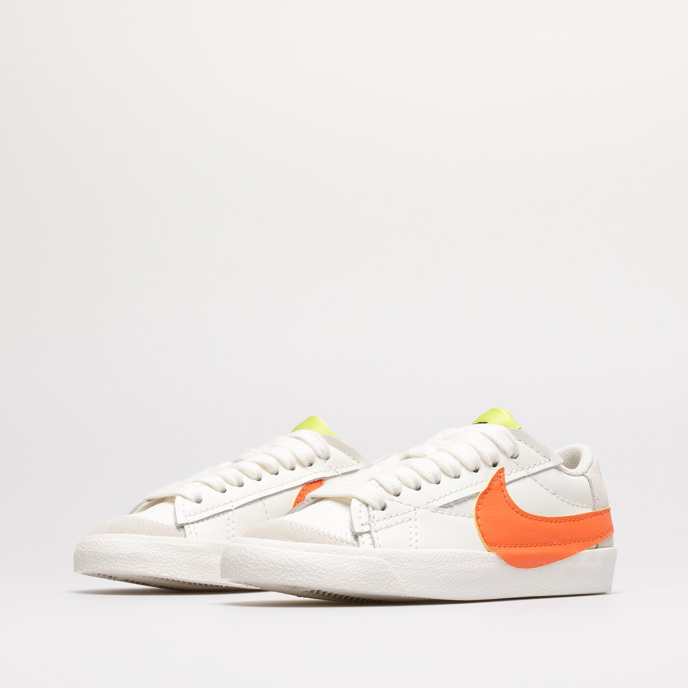 Дамски маратонки NIKE W BLAZER LOW '77 JUMBO dq1470-103 цвят бял
