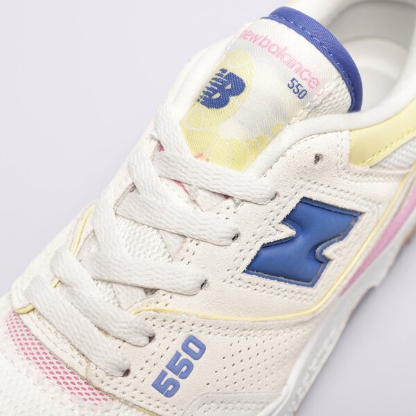 Дамски маратонки NEW BALANCE 550  bbw550db цвят бежов