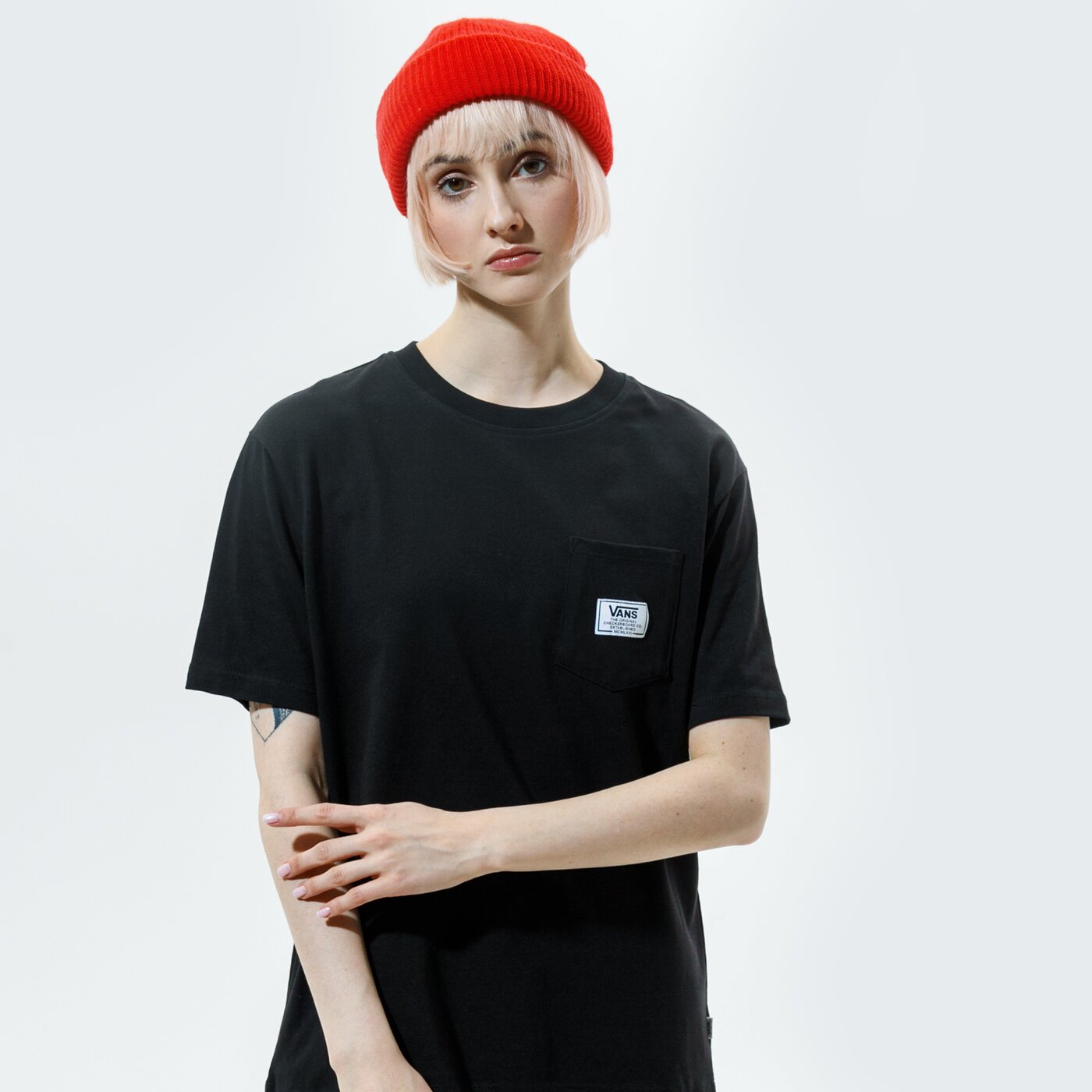 Дамска тениска VANS ТЕНИСКА WM WOVEN PATCH POCKET BLACK vn0a5i8fblk1 цвят черен