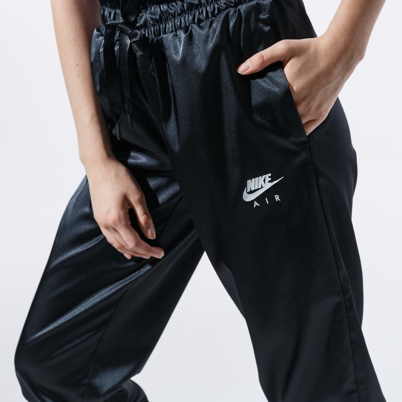 Дамски панталони NIKE ПАНТАЛОНИ W NSW AIR TRK PANT SATIN bv4781-010 цвят черен