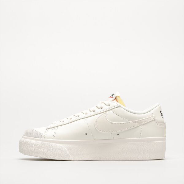 Дамски маратонки NIKE BLAZER LOW PLATFORM dj0292-105 цвят бял