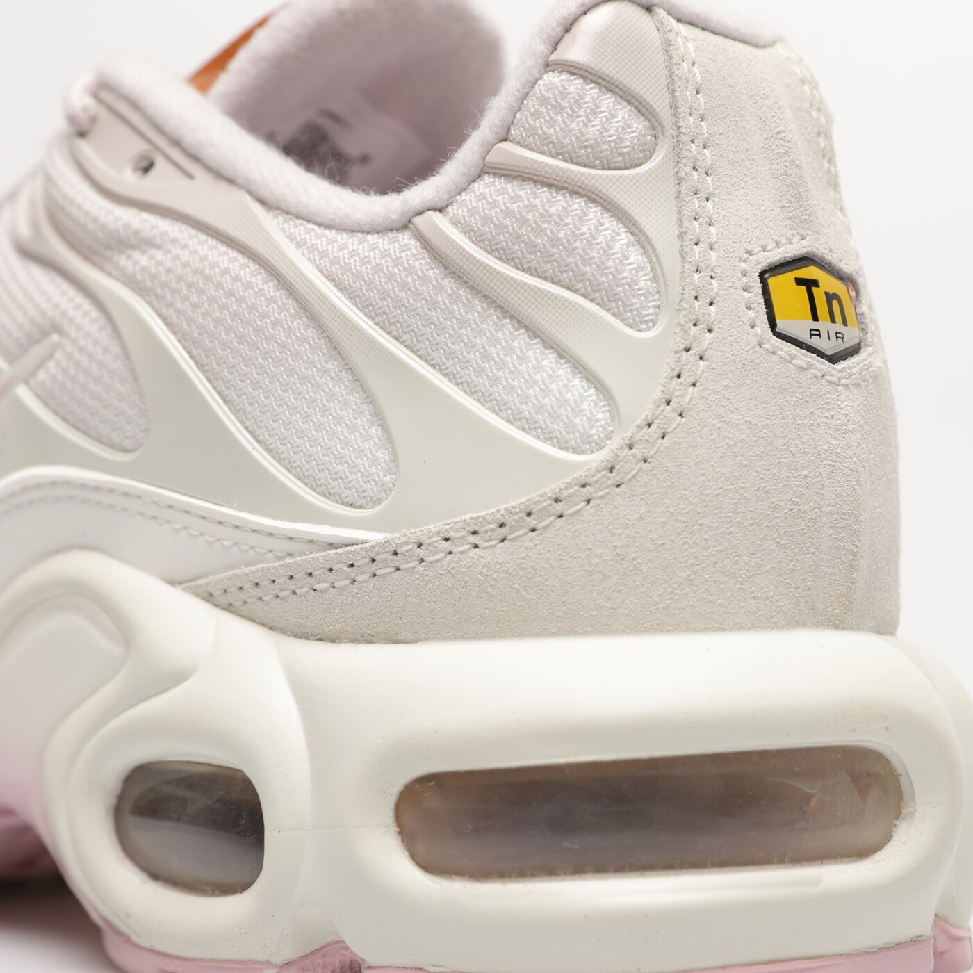 Дамски маратонки NIKE AIR MAX PLUS dd6612-001 цвят сив