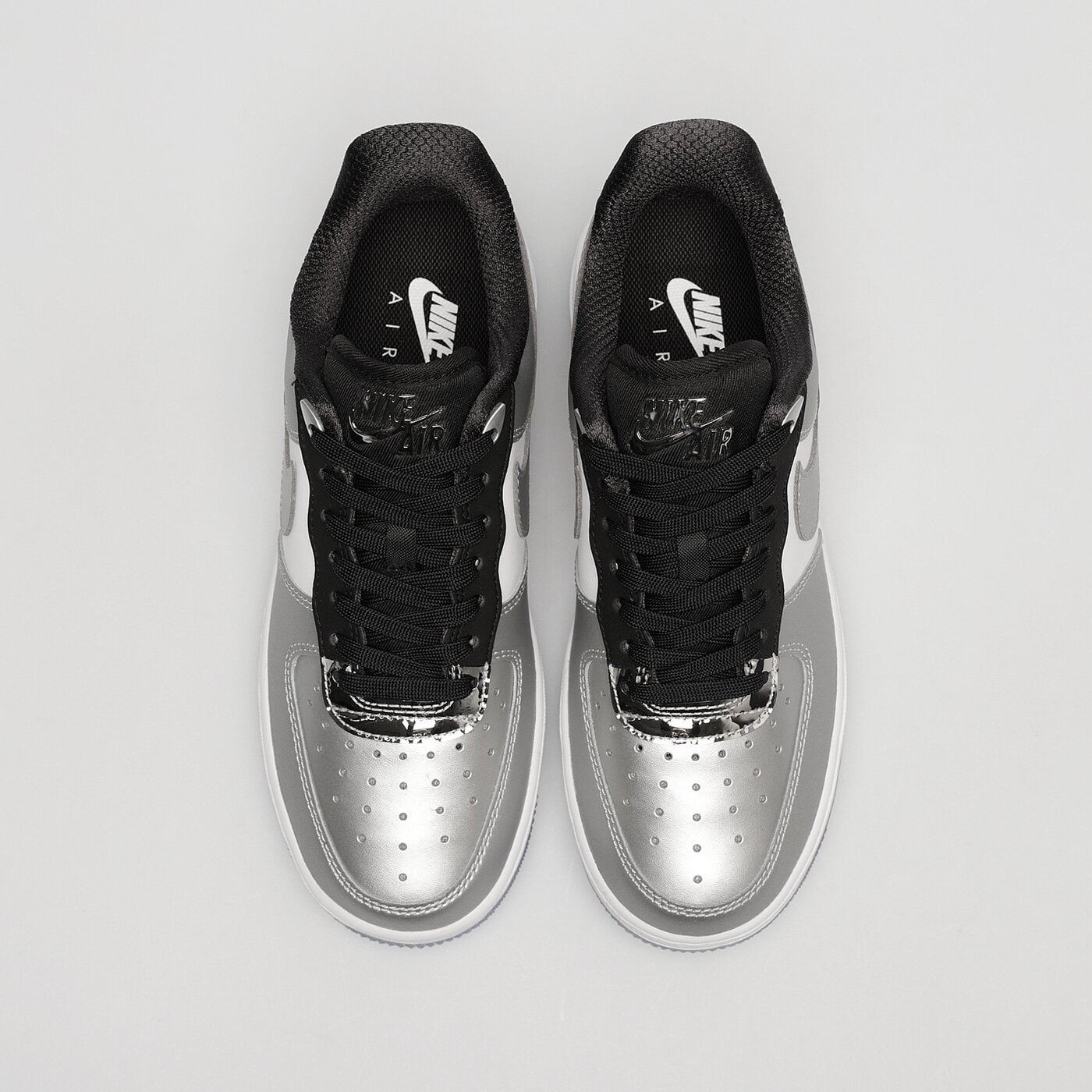 Дамски маратонки NIKE WMNS AIR FORCE 1 '07 SE dx6764-001 цвят сребърен