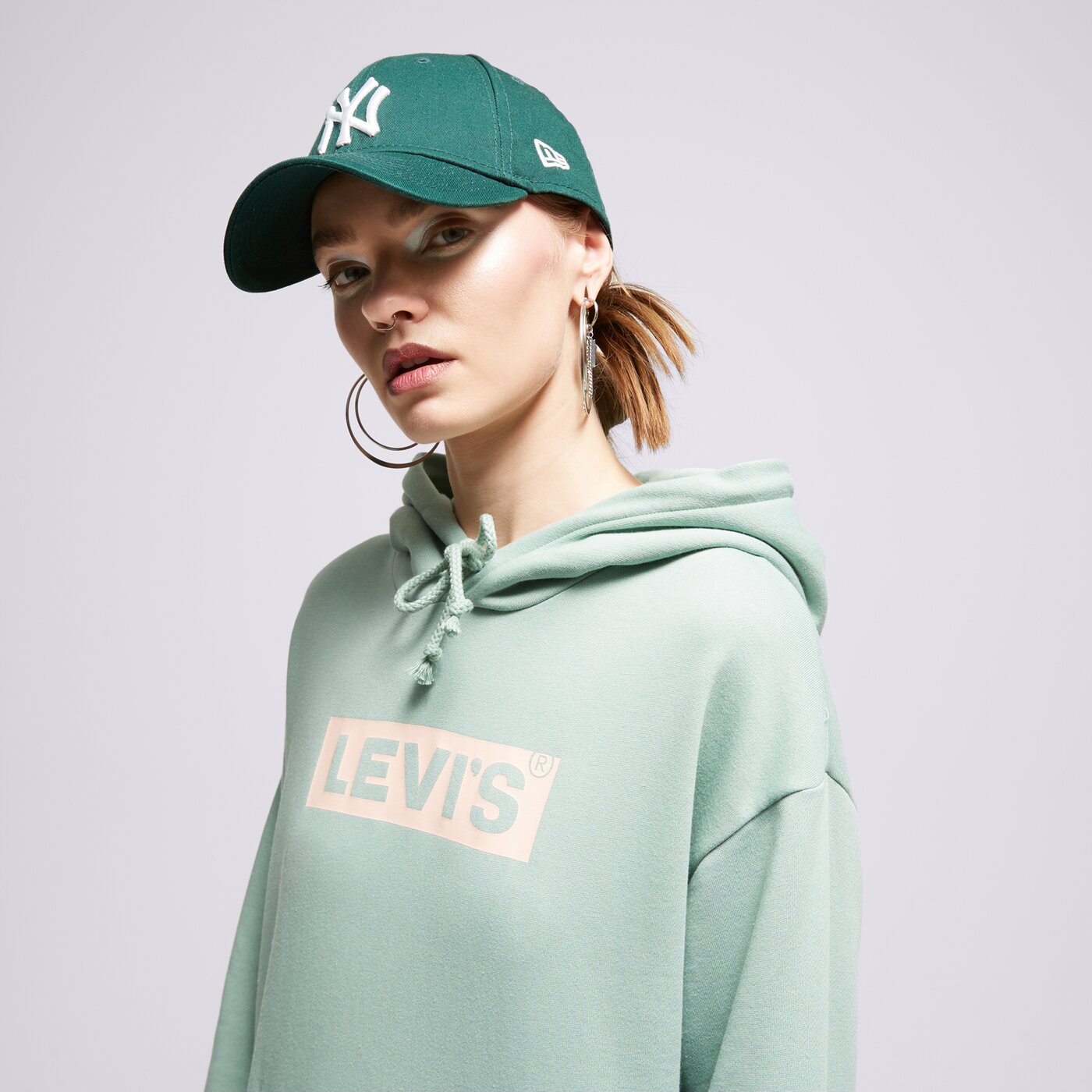 Дамски суичър LEVI'S СУИТЧЪР С КАЧУЛКА GRAPHIC STANDARD 18487-0249 цвят зелен