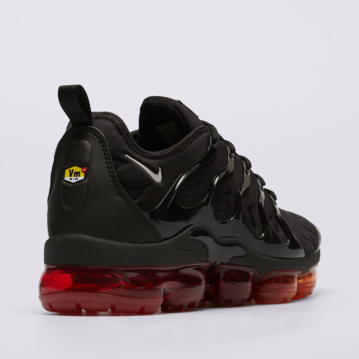 Мъжки маратонки NIKE AIR VAPORMAX PLUS cv1645-001 цвят черен