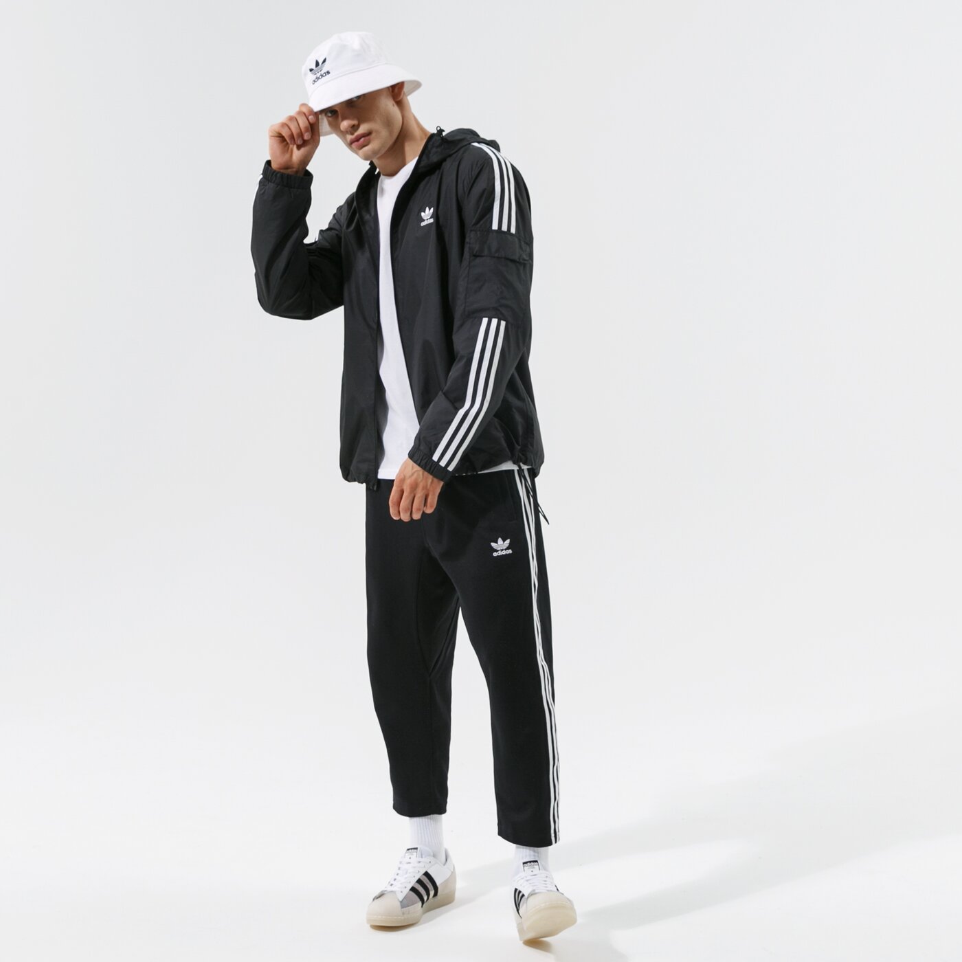 Мъжко преходно яке ADIDAS ЯКЕ ПРЕХОДЕН 3 STRIPES WINDBREAKER h06683 цвят черен