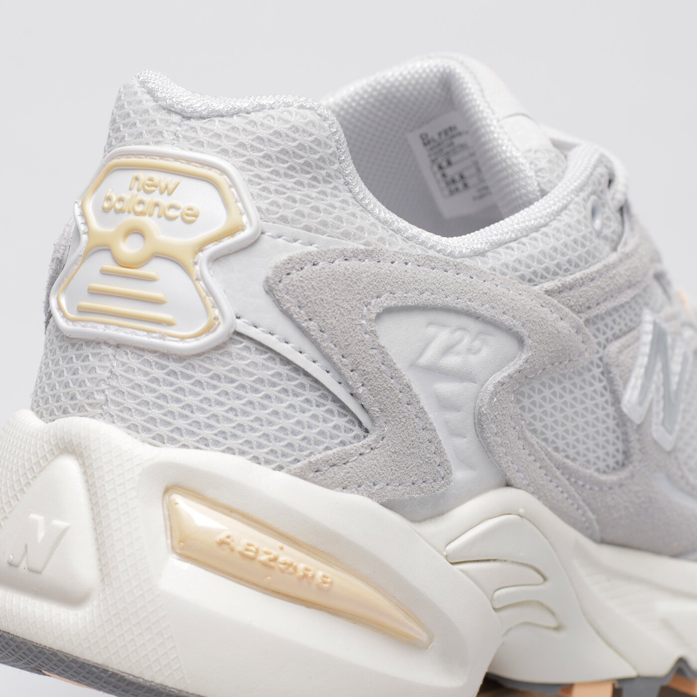 Дамски маратонки NEW BALANCE 725  ml725i цвят бял