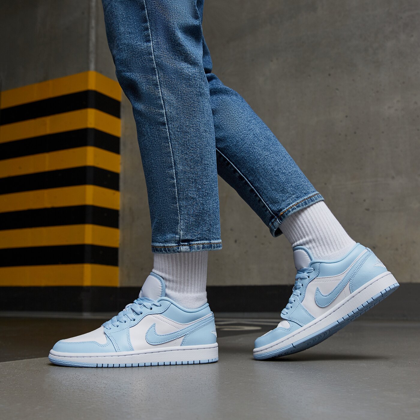 Дамски маратонки WMNS AIR JORDAN 1 LOW  dc0774-141 цвят бял