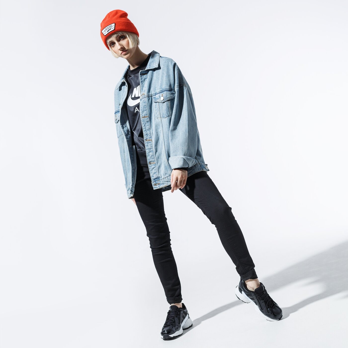 Дамски суичър NIKE СУИТЧЪР W NSW AIR CREW SATIN bv5130-010 цвят черен