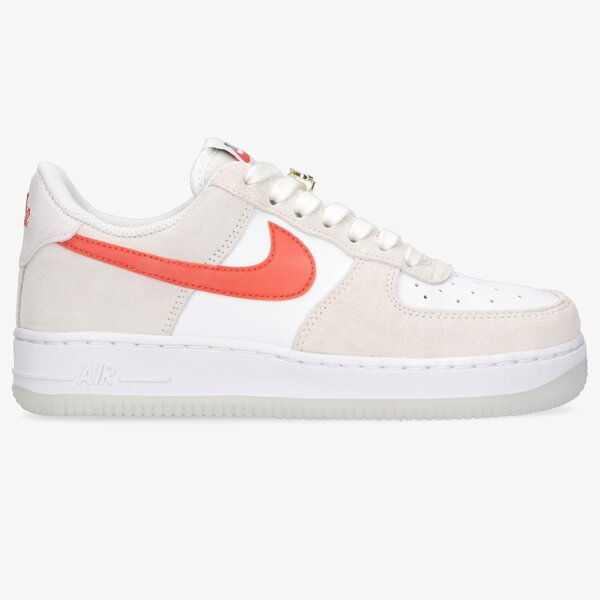 Дамски маратонки NIKE AIR FORCE 1 '07 SE da8302-101 цвят бежов