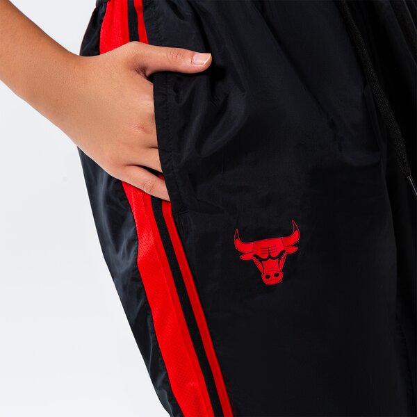 Дамски панталони NIKE ПАНТАЛОНИ CHI W NK TRKST PANT CTS NBA dn9510-010 цвят черен